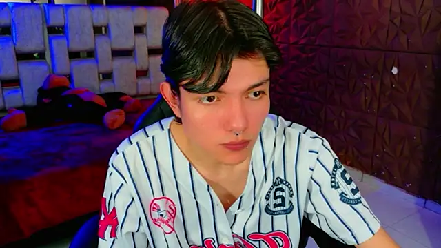 Snapshot of alandelrey57 chatting on February 19, 2:51 am alandelrey57 online show from February 19, 2:51 am