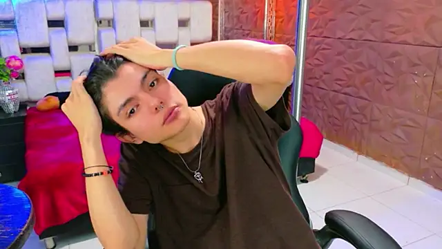 Snapshot of alandelrey57 chatting on February 21, 4:02 am alandelrey57 online show from February 21, 4:02 am