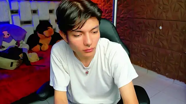 Snapshot of alandelrey57 chatting on February 23, 2:53 am alandelrey57 online show from February 23, 2:53 am