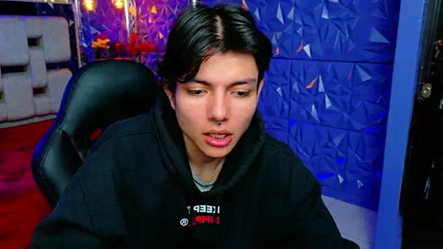 Snapshot of alandelrey57 chatting on February 25, 4:38 pm alandelrey57 online show from February 25, 4:38 pm