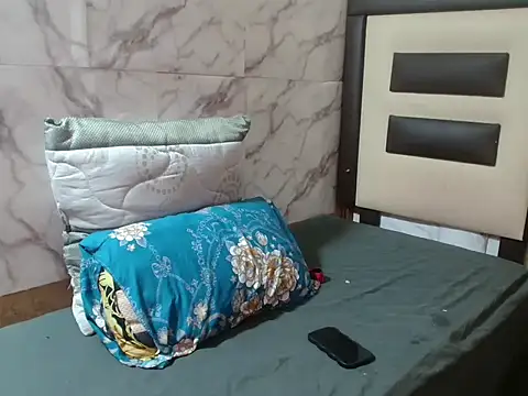 Lsnickykhanyile online show from December 14, 8:13 pm