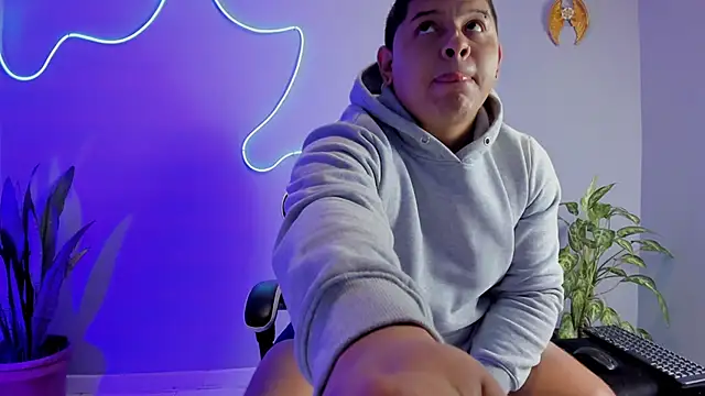 Snapshot of Maximus_Steel chatting on October 2, 10:55 am Maximus Steel online show from October 2, 10:55 am