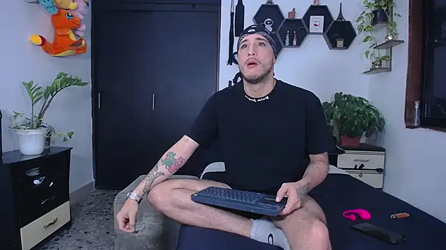 Snapshot of Borsalino_Adam chatting on October 19, 6:08 pm Borsalino Adam online show from October 19, 6:08 pm