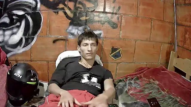 Snapshot of alexandercruz chatting on July 5, 4:19 am alexandercruz online show from July 5, 4:19 am