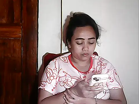 Snapshot of Pinay_Chubby20 chatting on April 22, 9:27 pm Pinay Chubby20 online show from April 22, 9:27 pm
