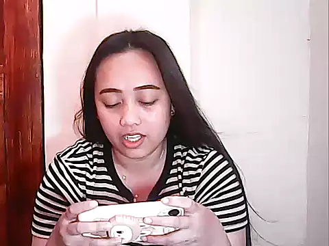Snapshot of Pinay_Chubby20 chatting on April 28, 12:09 am Pinay Chubby20 online show from April 28, 12:09 am