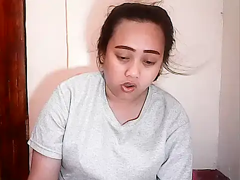 Snapshot of Pinay_Chubby20 chatting on May 15, 10:17 pm Pinay Chubby20 online show from May 15, 10:17 pm