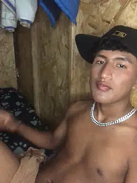 Snapshot of AlessandroMp4 chatting on February 17, 3:03 am AlessandroMp4 online show from February 17, 3:03 am