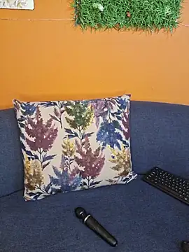 ELAINE xXxX online show from April 24, 8:00 pm