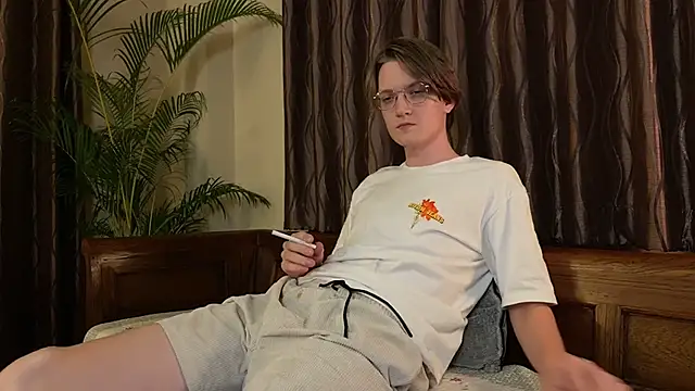 Snapshot of KellyTwink chatting on June 26, 6:01 pm KellyTwink online show from June 26, 6:01 pm