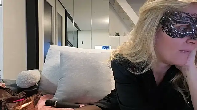 bellemasquer online show from March 15, 8:37 pm