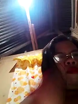 Snapshot of Huge_mama69 chatting on June 21, 1:35 pm Huge mama69 online show from June 21, 1:35 pm