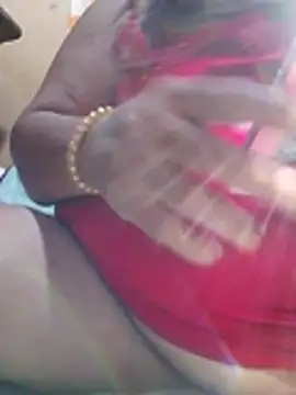 Snapshot of Huge_mama69 chatting on July 4, 9:10 pm Huge mama69 online show from July 4, 9:10 pm