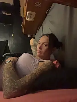 bratlipss online show from April 18, 7:56 am