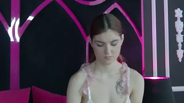 Evelisse online show from April 16, 4:24 am