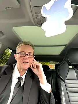 Curvy-Jinx online show from October 27, 1:15 pm