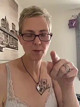 Curvy-Jinx online show from October 31, 8:37 am