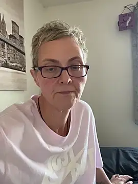 Curvy-Jinx online show from November 17, 9:15 am