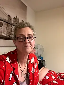 Curvy-Jinx online show from December 14, 8:35 pm