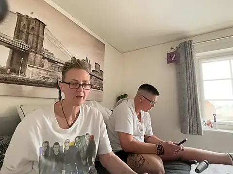Snapshot of Curvy-Jinx chatting on June 11, 9:18 am Curvy-Jinx online show from June 11, 9:18 am