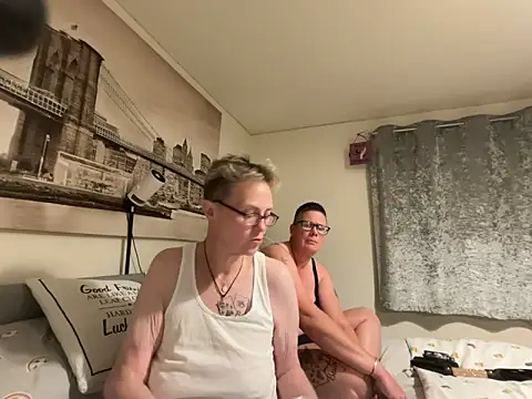 Snapshot of Curvy-Jinx chatting on June 16, 9:06 pm Curvy-Jinx online show from June 16, 9:06 pm