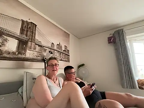 Snapshot of Curvy-Jinx chatting on June 21, 7:49 pm Curvy-Jinx online show from June 21, 7:49 pm