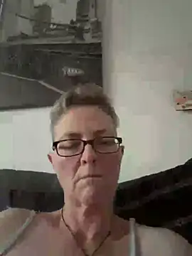 Snapshot of Curvy-Jinx chatting on July 1, 8:08 pm Curvy-Jinx online show from July 1, 8:08 pm