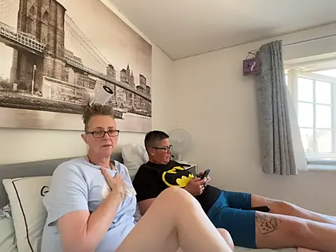 Snapshot of Curvy-Jinx chatting on July 2, 1:06 pm Curvy-Jinx online show from July 2, 1:06 pm