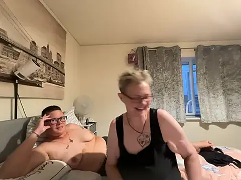 Snapshot of Curvy-Jinx chatting on July 9, 8:46 pm Curvy-Jinx online show from July 9, 8:46 pm