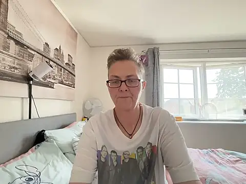 Snapshot of Curvy-Jinx chatting on July 15, 7:57 am Curvy-Jinx online show from July 15, 7:57 am