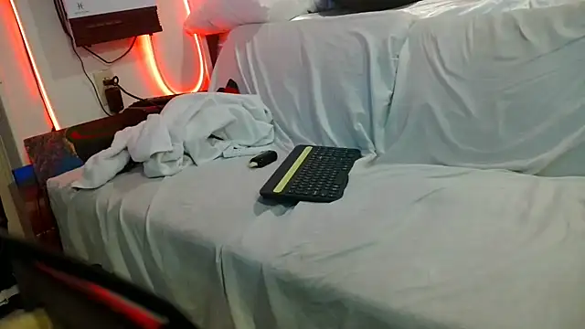 Luv2SuckBWC92 online show from November 15, 11:43 pm