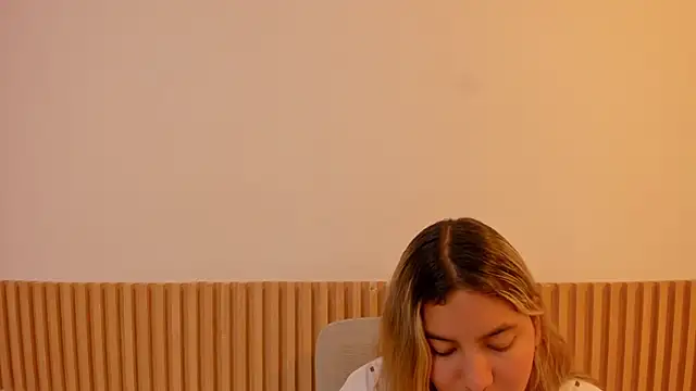 Snapshot of OliviaSweett chatting on May 27, 7:11 pm OliviaSweett online show from May 27, 7:11 pm