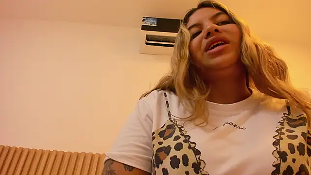 Snapshot of OliviaSweett chatting on June 4, 6:36 pm OliviaSweett online show from June 4, 6:36 pm