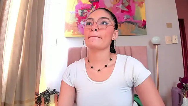 LunaAspen  online show from April 15, 6:04 pm