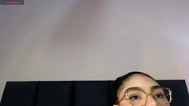 Snapshot of LunaAspen_ chatting on May 9, 6:13 pm LunaAspen online show from May 9, 6:13 pm