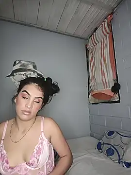Snapshot of Bigtiti01 chatting on April 21, 8:01 pm Bigtiti01 online show from April 21, 8:01 pm