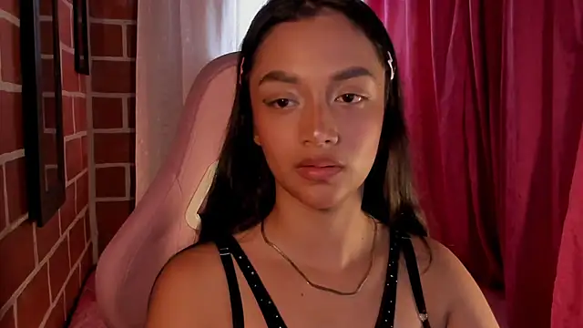 MelanyOconner online show from April 8, 5:13 pm