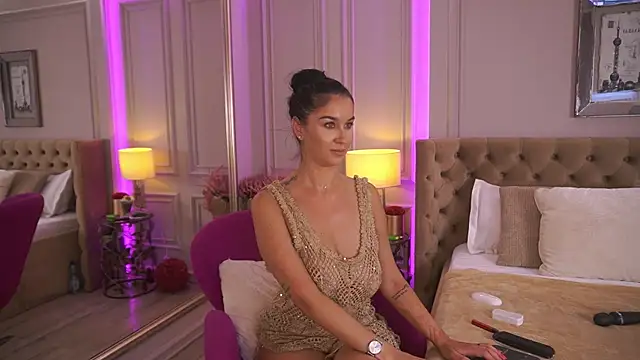 Snapshot of FrancescaDante chatting on June 27, 12:22 pm FrancescaDante online show from June 27, 12:22 pm