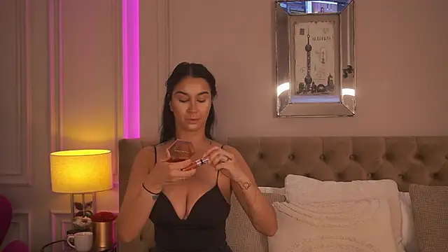 Snapshot of FrancescaDante chatting on July 11, 5:32 am FrancescaDante online show from July 11, 5:32 am