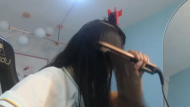 victoria hernandez t  online show from March 26, 1:06 pm