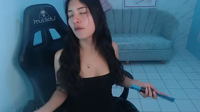 victoria hernandez t  online show from April 18, 1:04 pm