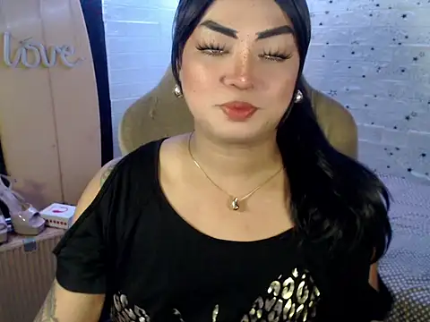 Snapshot of xxXMissCessXxx chatting on April 1, 5:10 pm xxXMissCessXxx online show from April 1, 5:10 pm
