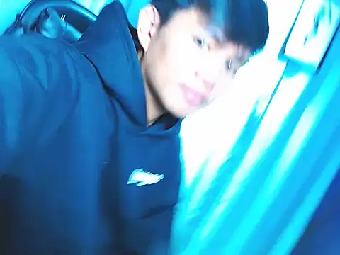 Snapshot of Alexx_143 chatting on December 21, 3:52 pm Alexx 143 online show from December 21, 3:52 pm