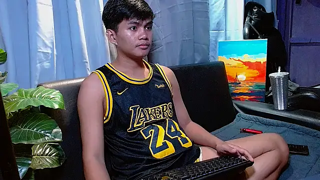 Snapshot of Alexx_143 chatting on January 6, 1:37 pm Alexx 143 online show from January 6, 1:37 pm