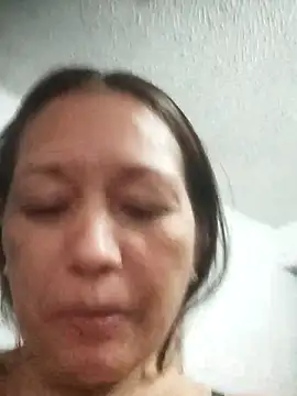 Snapshot of marinita13 chatting on October 18, 12:35 am marinita13 online show from October 18, 12:35 am