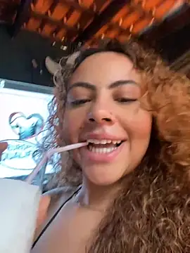 Snapshot of Chloe_Leaozinho chatting on October 11, 6:17 pm Chloe Leaozinho online show from October 11, 6:17 pm