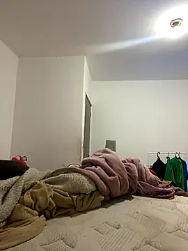 Snapshot of Chloe_Leaozinho chatting on October 15, 7:58 pm Chloe Leaozinho online show from October 15, 7:58 pm