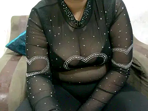 Snapshot of SCHorny_cherry chatting on November 3, 8:10 pm SCHorny cherry online show from November 3, 8:10 pm