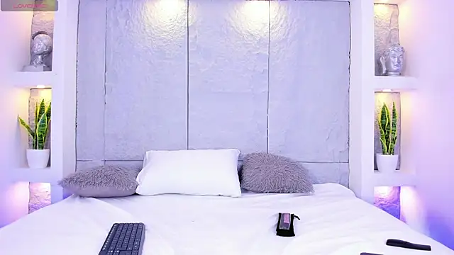 LovelyEyesx online show from April 8, 5:02 pm