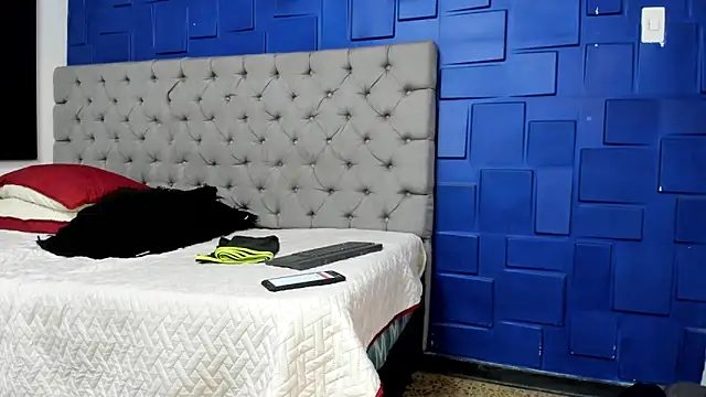 Snapshot of andres-clark92 chatting on April 25, 2:58 pm andres-clark92 online show from April 25, 2:58 pm